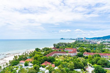 Deniz oce etrafında hua hin şehirde güzel manzara ve şehir manzarası