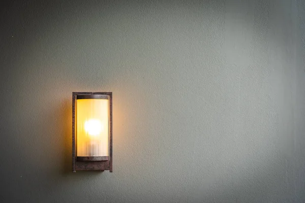 Lámpara de luz en decoración de pared —  Fotos de Stock