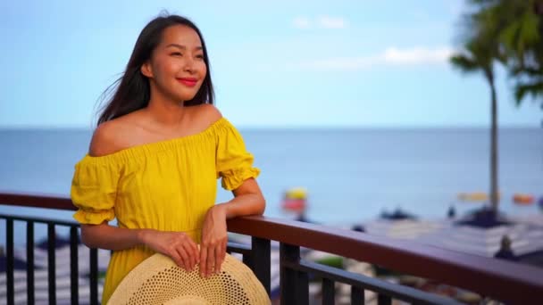 Imagens Mulher Asiática Praia Durante Férias Verão — Vídeo de Stock