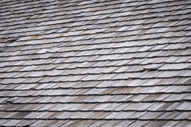 ev veya ev dokularının çatısında kiremit