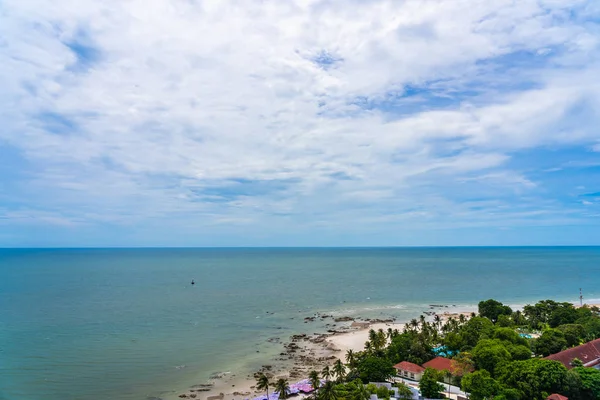 Hermoso paisaje y paisaje urbano en hua hin ciudad alrededor de oce mar — Foto de Stock