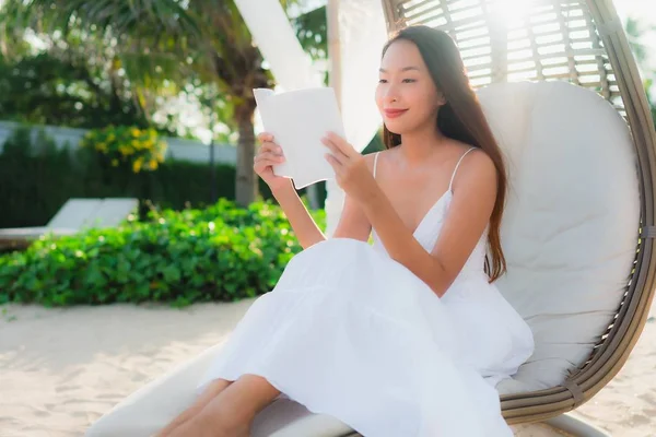 Portrait beautiful asian woman reading book around beach sea oce — Stock Photo, Image