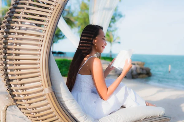 Portrait beautiful asian woman reading book around beach sea oce — Stock Photo, Image