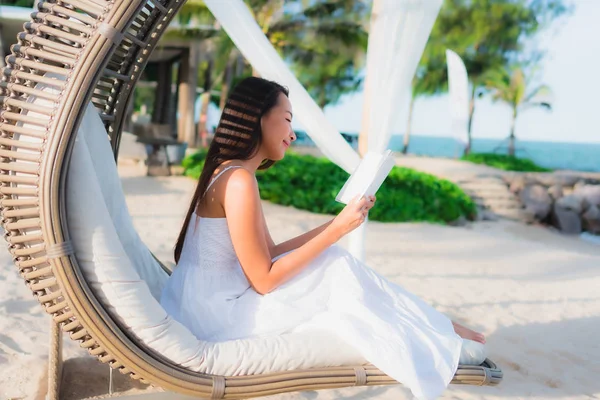 Portrait beautiful asian woman reading book around beach sea oce — Stock Photo, Image