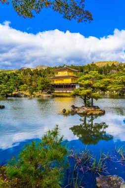 Kyoto Japonya'da altın köşk ile güzel Kinkakuji Tapınağı