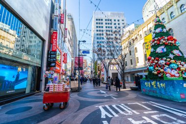 Seoul, Güney Kore 10 Aralık 2018: Myeong dong pazarı 