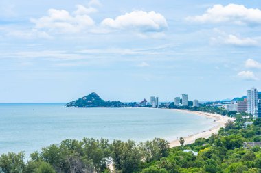 Deniz oce etrafında hua hin şehirde güzel manzara ve şehir manzarası