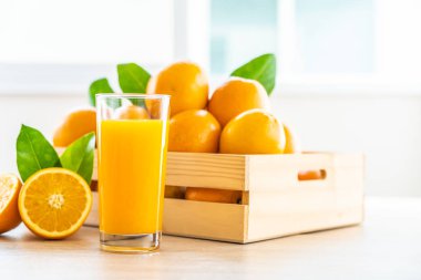 Taze portakal suyu içecek şişe cam için