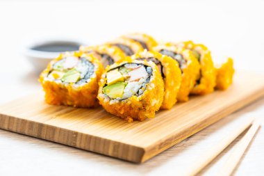 California maki suşi rulo