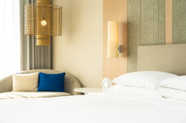 Güzel rahat yastık ve battaniye Yatak Dekorasyon