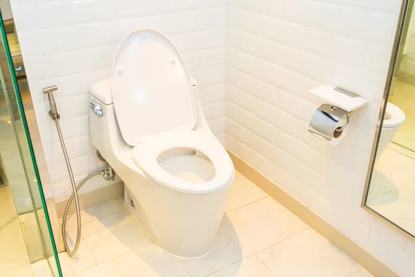 Weißer Toilettenschüsselsitz — Stockfoto