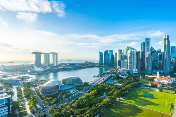 Hermoso edificio de arquitectura exterior paisaje urbano en Singapur — Foto de Stock