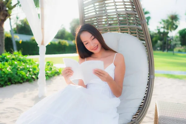 Portrait beautiful asian woman reading book around beach sea oce — Stock Photo, Image