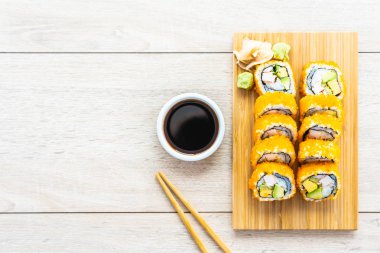 California maki suşi rulo