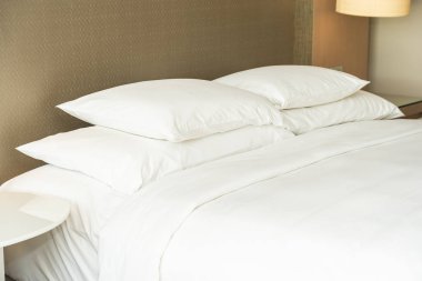 Güzel rahat yastık ve battaniye Yatak Dekorasyon