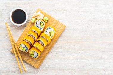 California maki suşi rulo