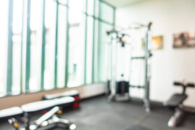 Soyut bulanıklık ve spor salonu iç fitness ekipmanları bulanıklaştırma