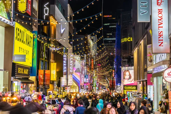 Seoul, South Korea 10 December 2018 : Myeong dong market is the — Stock Photo, Image