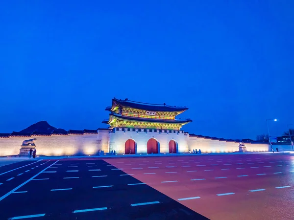 Schöne Architektur Gebäude von gyeongbokgung Palast — Stockfoto