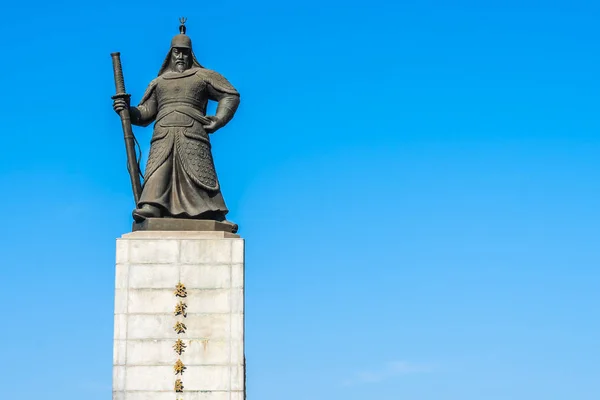 Bela estátua Almirante Yi Sun Shin — Fotografia de Stock