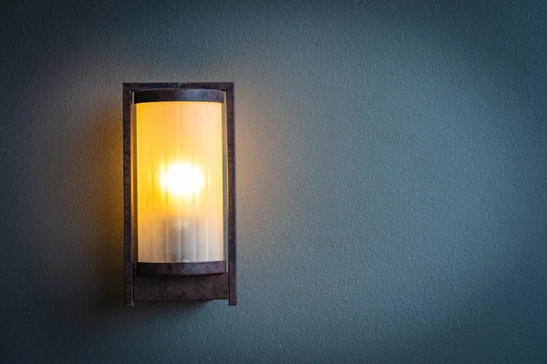 Luz lâmpada na decoração da parede — Fotografia de Stock