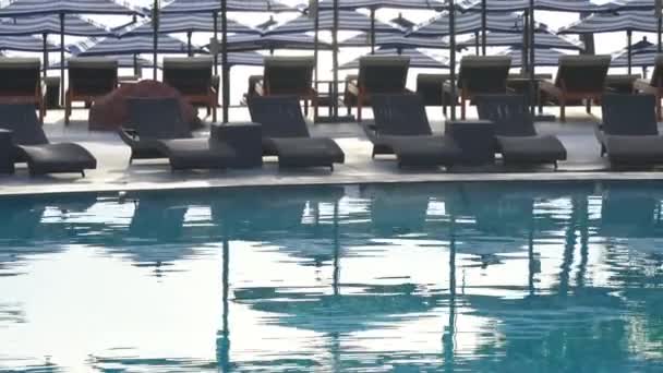 Szenische Aufnahmen Vom Schwimmbad Resort — Stockvideo