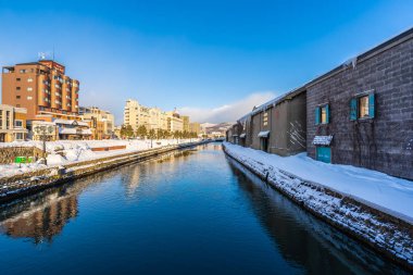 Güzel manzara ve kışın Otaru kanal Nehri'nin cityscape