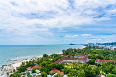 Deniz oce etrafında hua hin şehirde güzel manzara ve şehir manzarası