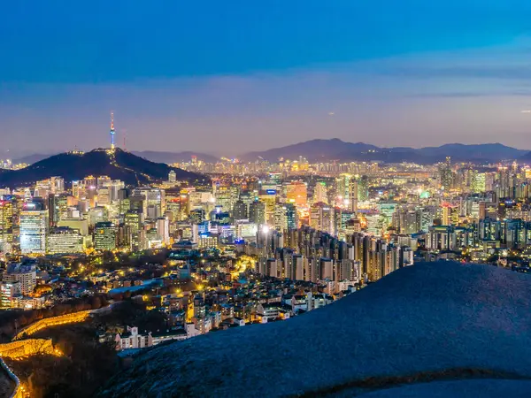 Hermoso edificio de arquitectura paisaje urbano en la ciudad de Seúl — Foto de Stock