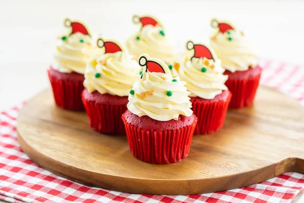 Zoete dessert met cupcake rood fluweel — Stockfoto