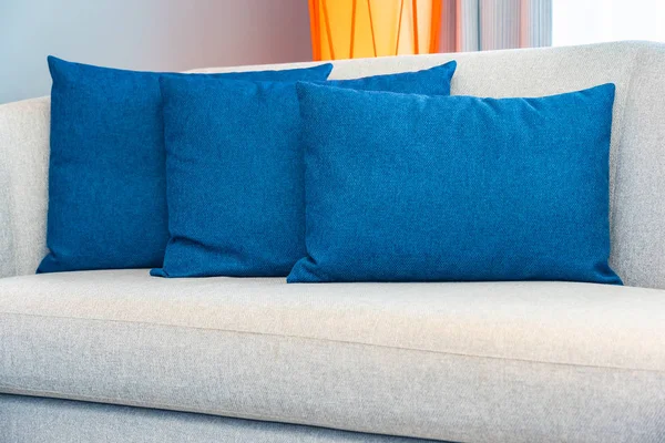 Almohada en la decoración del sofá en la sala de estar —  Fotos de Stock