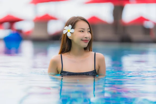 Portrait young asian woman relax smile happy around outdoor swim — Stock Photo, Image