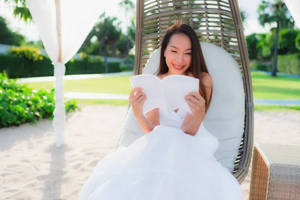 Portrait beautiful asian woman reading book around beach sea oce — Stock Photo, Image