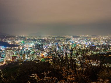 Geceleri Seoul şehir etrafında bina güzel mimari