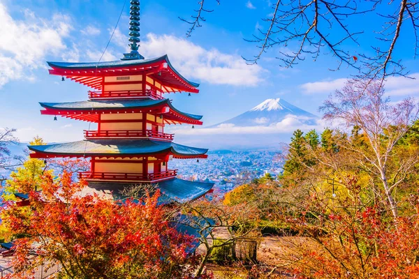 Bellissimo paesaggio di montagna fuji con chureito pagoda intorno — Foto Stock
