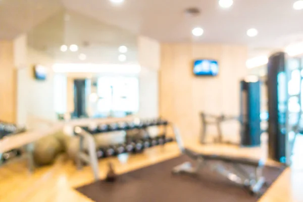 Equipo de fitness abstracto desenfocado y desenfocado en el interior de la sala de gimnasio —  Fotos de Stock