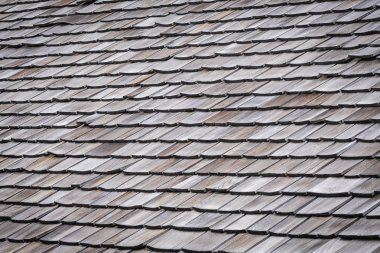 ev veya ev dokularının çatısında kiremit