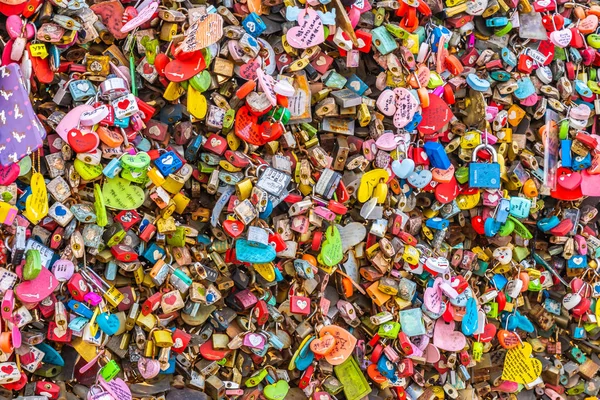 Séoul, Corée du Sud 6 décembre 2018 : Clé d'amour sur la montagne namsan — Photo