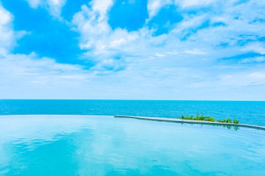 Se ile otel beldesinde güzel açık sonsuzluk yüzme havuzu