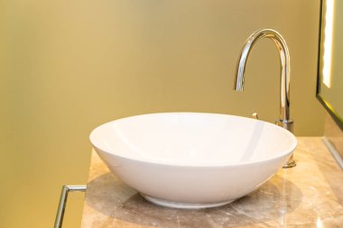 Su musluk ve lavabo dekorasyon iç