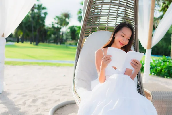 Portrait beautiful asian woman reading book around beach sea oce — Stock Photo, Image