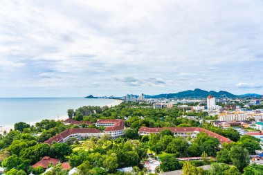Deniz oce etrafında hua hin şehirde güzel manzara ve şehir manzarası