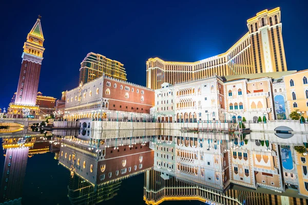 Прекрасна архітектурна будівля венеціанської та інших готельних реконструйованих — стокове фото