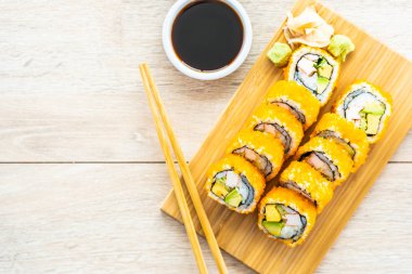 California maki suşi rulo
