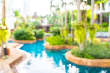 Soyut bulanıklık ve sıcak güzel açık yüzme havuzu bulanıklaştırma