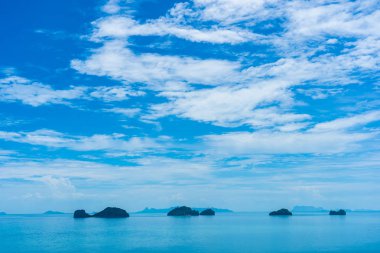 Samui Adası etrafında güzel açık tropikal plaj deniz ile Co