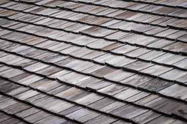 ev veya ev dokularının çatısında kiremit