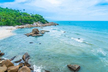 Samui Adası etrafında güzel açık tropikal plaj deniz ile Co