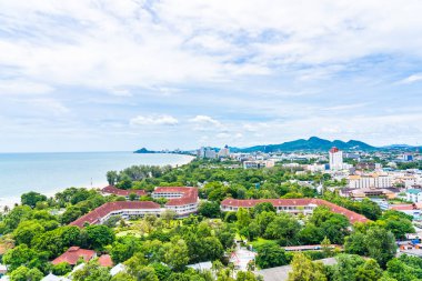 Deniz oce etrafında hua hin şehirde güzel manzara ve şehir manzarası