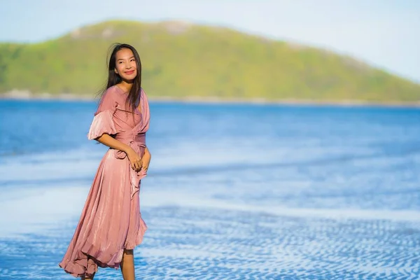 Portrait young beautiful asian woman walk smile and happy on the — Stock Photo, Image